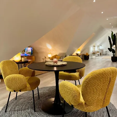 Apartament Vollmoebliertes Stylisches Dachgeschoss