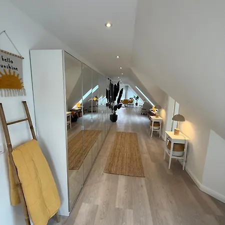 Apartament Vollmoebliertes Stylisches Dachgeschoss