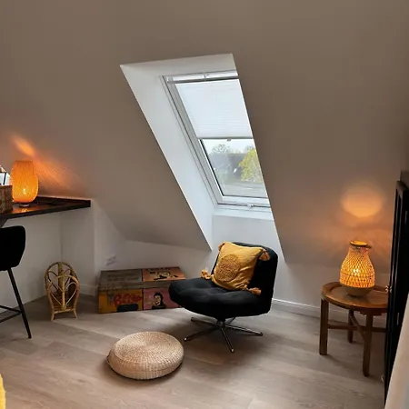 Vollmoebliertes Stylisches Dachgeschoss * Klevendeich
